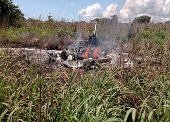 Imagens realizadas no local mostram que a aeronave ficou completamente destruída | Foto: divulgação
