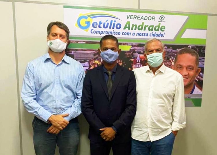 Cristiano Cunha, presidente do PV, vereador Getúlio Andrade e presidente municipal, Arione de Paula | Foto: Guilherme Coelho/ Folha Z