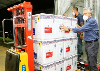 Caiado recebe mais 266,8 mil vacinas para a 2ª dose contra covid-19 | Foto: André Saddi
