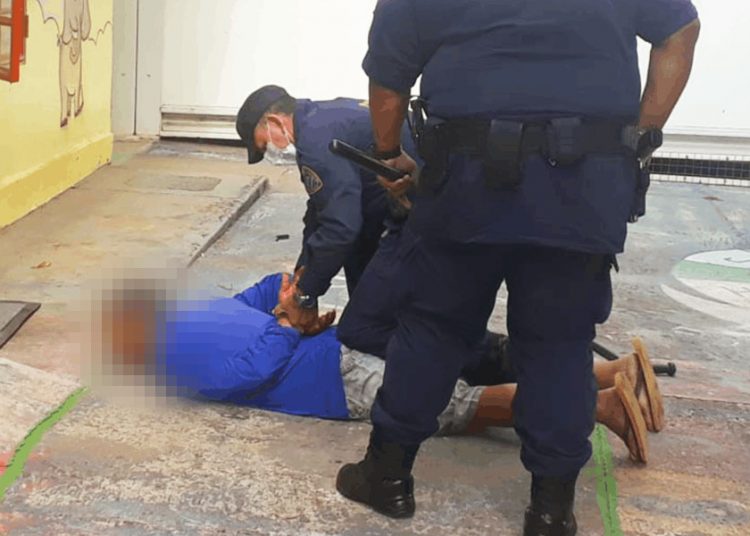 Armado com faca, homem invade CMEI do Residencial Itaipu, em Goiânia | Foto: Leitor