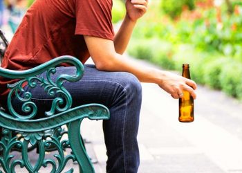 Projeto quer proibir consumo de bebidas alcoólicas em logradouros públicos de Goiânia | Foto: Southtownboy / Canva