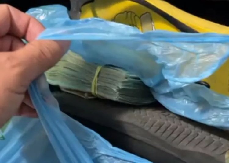 Dinheiro encontrado em mala trocada | Foto: Reprodução