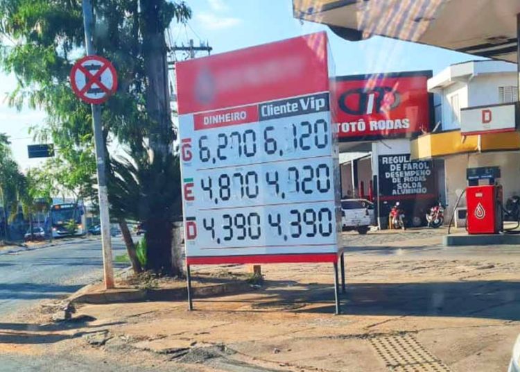 Gasolina a R$ 6 assusta motoristas de Aparecida | Foto: Folha Z
