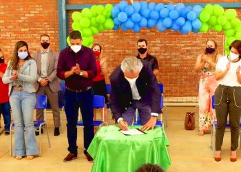 Caiado anuncia R$ 1,9 milhão para obras em 7 escolas da regional de Aparecida de Goiânia e entrega Cartão Alimentação a estudantes | Foto: Reprodução
