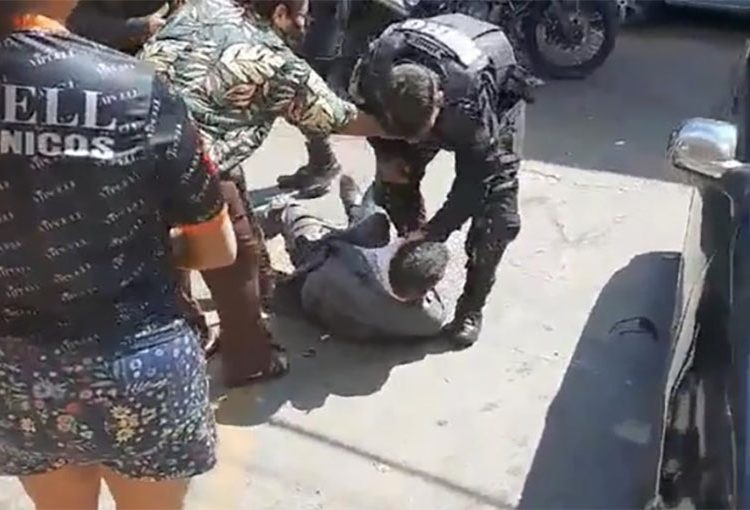 Advogado é agredido por policiais em Goiânia | Foto: Reprodução