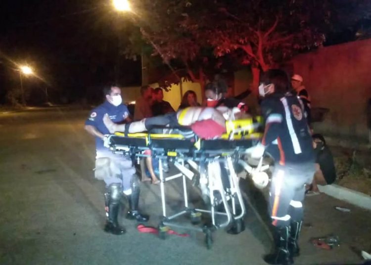 Mulher fica em estado grave após cair de motocicleta | Foto: Divulgação/Samu
