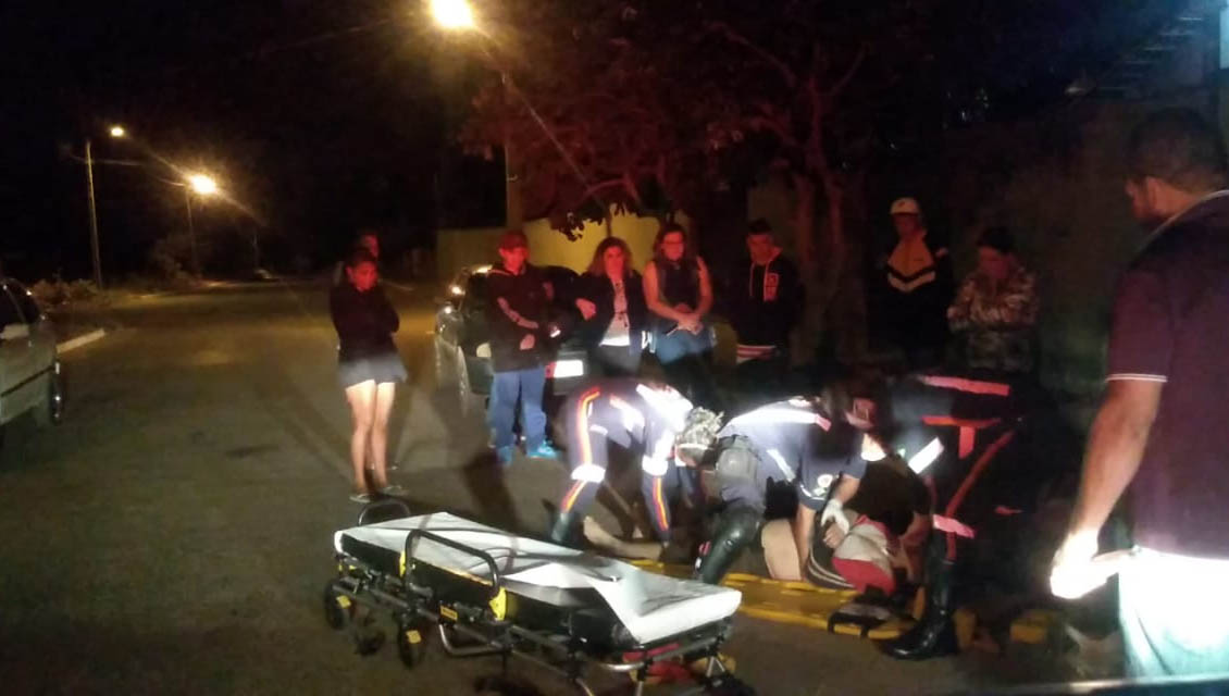 Mulher cai de moto e fica gravemente ferida em Aragoiânia - mulher acidente moto aragoiania2