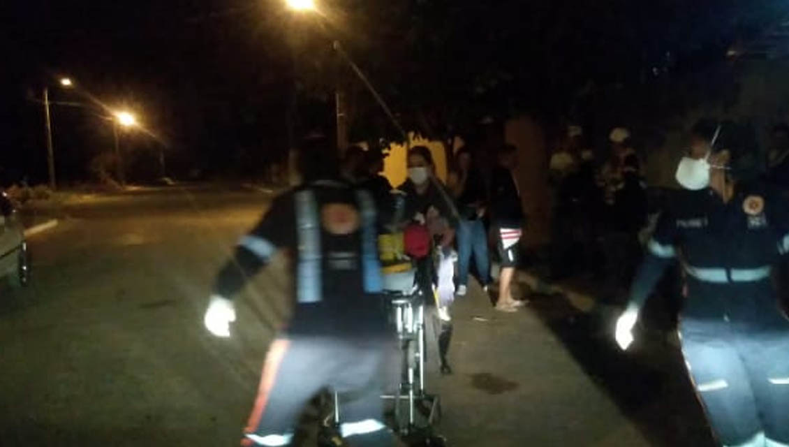 Mulher cai de moto e fica gravemente ferida em Aragoiânia - mulher acidente moto aragoiania5