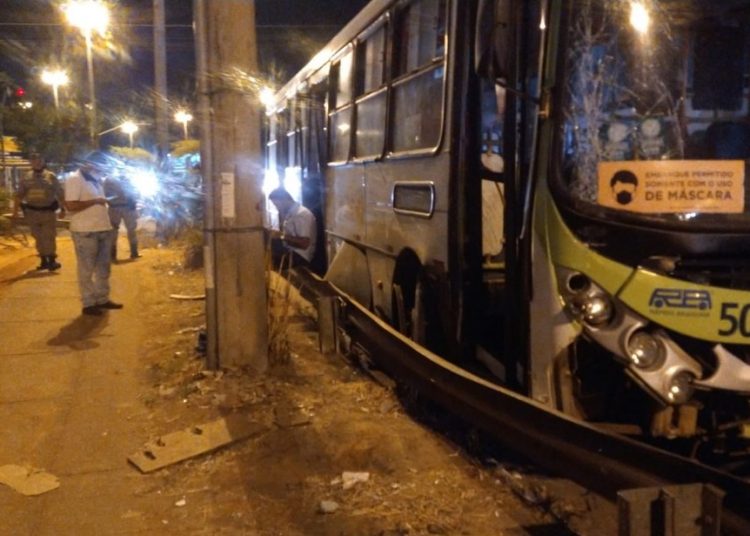 Ônibus furtado em Aparecida | Foto: Divulgação