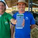 Rafael Fernando e seu pai, César Augusto de Castro: apoio do Sistema Faeg/Senar transformou a rotina de trabalho na propriedade onde produzem leite, em Orizona | Foto: Fredox Carvalho