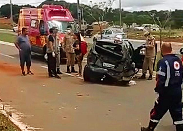 Acidente entre carro e caminhão deixa idoso em estado grave em Aparecida | Foto: Divulgação / Samu