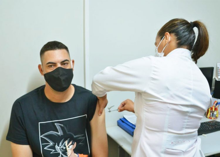 Vacinação contra covid-19 em Aparecida de Goiânia | Foto: Claudivino Antunes