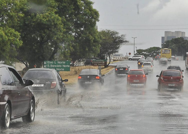 Chuva no Distrito Federal | Foto: Antonio Cruz/ Folha de S. Paulo