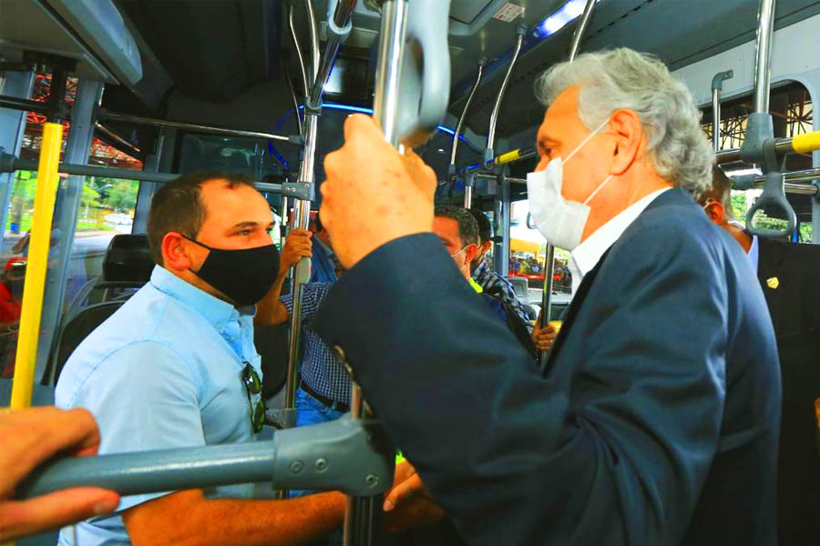 Ronaldo Caiado faz 1ª viagem do ônibus elétrico do Eixo-Anhanguera | Foto: Wesley Costa