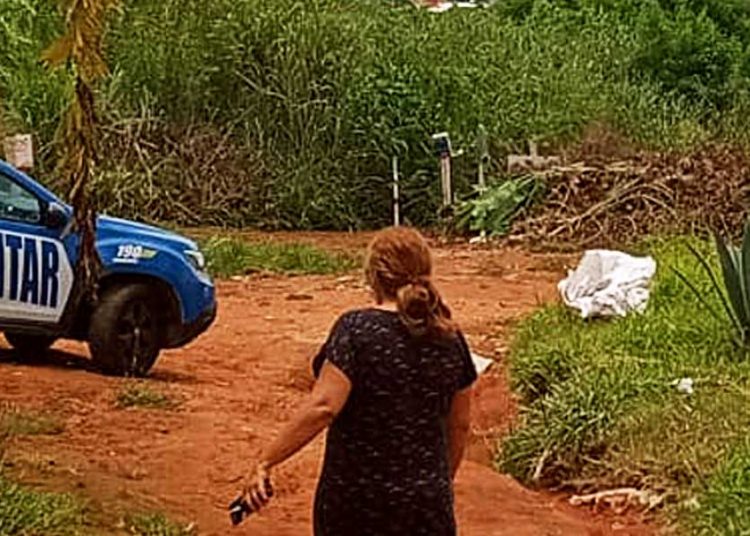 Moradores encontram corpo dentro de saco no Parque São Jorge, em Aparecida | Foto: Leitor / FZ