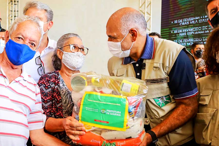 Rogério Cruz inicia entrega de 35 mil cestas de alimentos a famílias em situação de vulnerabilidade social, em Goiânia | Foto: Jackson Rodrigues