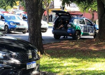 Perseguição em Goiânia termina com carros batidos e 3 presos
