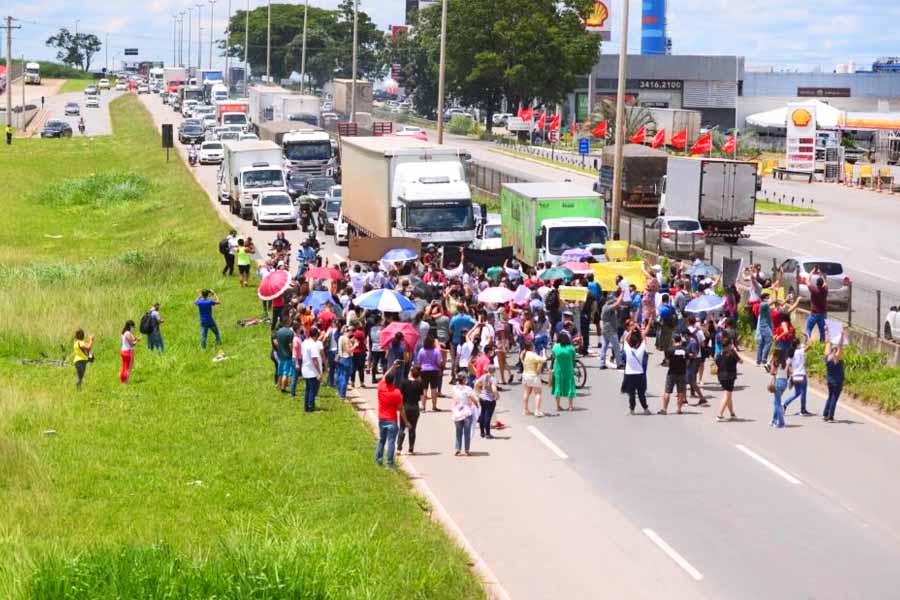 Manifestação de professores na BR-153, em Goiânia | Foto: Reprodução