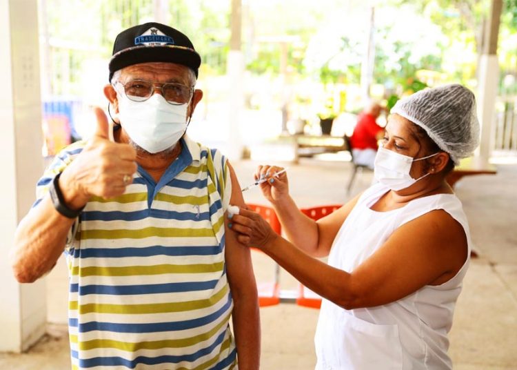 Aplicação da 4ª dose da vacina contra a covid-19 em Aparecida de Goiânia | Foto: Divulgação