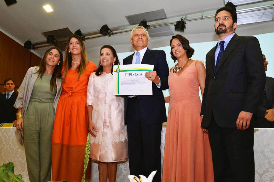 Ronaldo Caiado, a esposa Maria das Graças e os 4 filhos: Anna Vitória, Maria, Marcela e Ronaldo Filho | Foto: Reprodução
