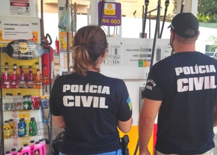 PCGO fiscaliza posto de combustível | Foto: Divulgação