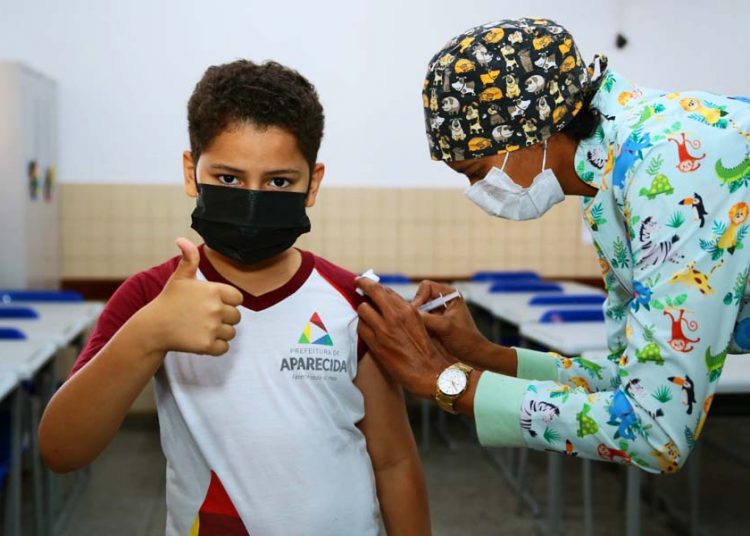 Vacinação de crianças em escolas de Aparecida de Goiânia | Foto: Enio Medeiros