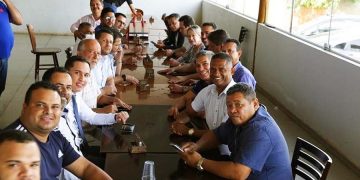 Almoço promovido por André Fortaleza com Veter Martins, Magda Mofatto e vereadores em Aparecida de Goiânia | Foto: Reprodução