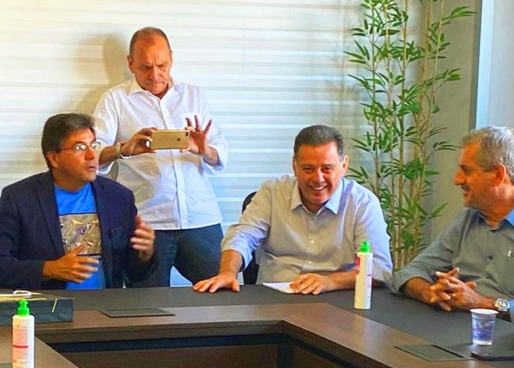 Marconi Perillo conversa com empresários em Aparecida de Goiânia | Foto: Divulgação / Aciag