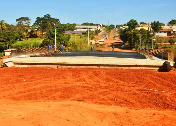 Ponte que interligará Bairro Cardoso e Jardim Helvécia, em Aparecida de Goiânia | Foto: Claudivino Antunes