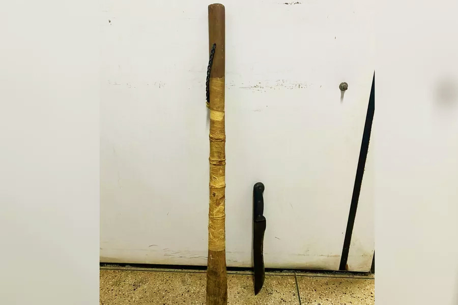 Pai e filho usaram bastão e facão para bater em idoso | Foto: Divulgação / PMGO