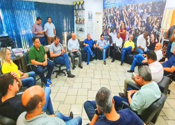 Bolsonaristas se reúnem para definir trabalho pela reeleição de Bolsonaro em Aparecida de Goiânia | Foto: José Alves / Folha Z