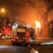 Bombeiros combatem incêndio em galpão de brinquedos no Bairro de Campinas, em Goiânia | Foto: Corpo de Bombeiros