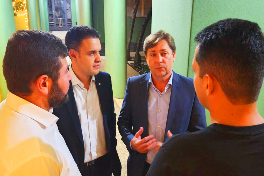 Deputados Amilton Filho, Cairo Salim, Bruno Peixoto e Thiago Albernaz reunidos na noite desta 3ª feira (22) | Foto: Folha Z