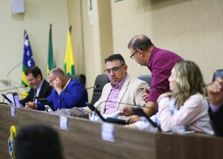 André Fortaleza e Mesa Diretora da Câmara de Aparecida de Goiânia | Foto: Marcelo Silva