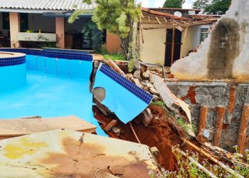 Muro desaba em obra no Setor Bueno, em Goiânia | Foto: José Alves / Folha Z