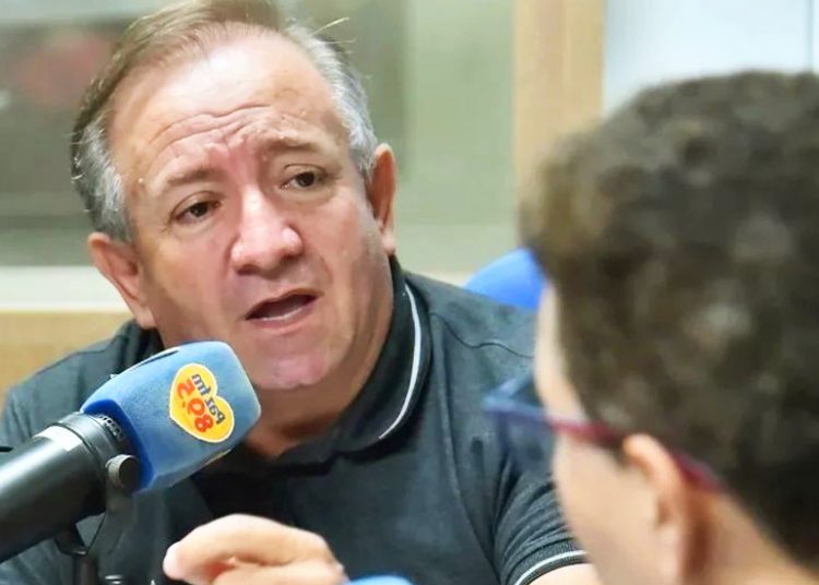 Vilmar Mariano em entrevista a rádio | Foto: Divulgação