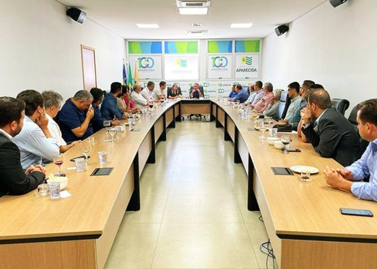 Reunião do prefeito Vilmar Mariano com secretários na Prefeitura de Aparecida de Goiânia | Foto: Divulgação