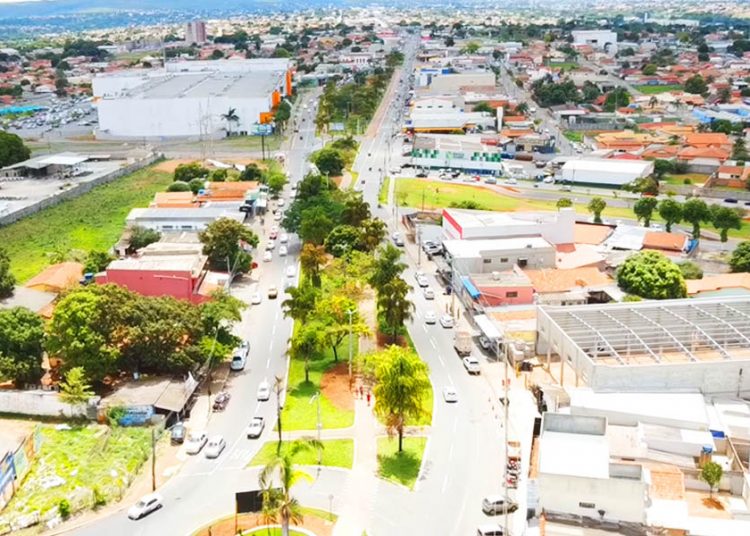 Avenida Independência, em Aparecida de Goiânia, vista de cima por drone | Foto: Waleis Antonio