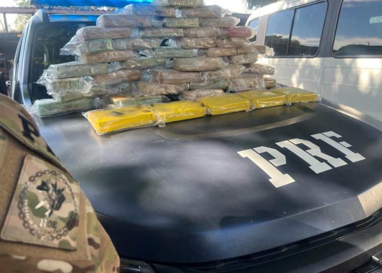 Cocaína estava bem escondida em veículo | Foto: PRF