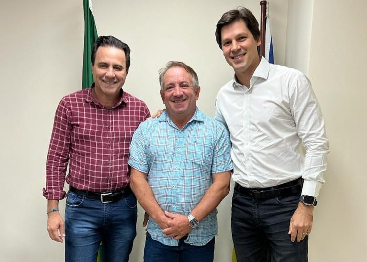 Deputado Veter Martins, prefeito Vilmar Mariano e vice-governador Daniel Vilela | Foto: divulgação/Instagram