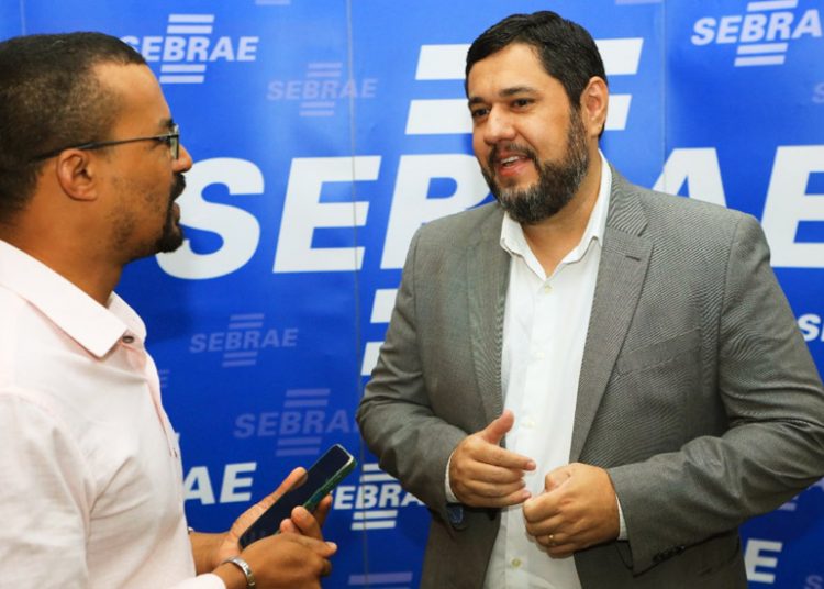 Repórter Nielton Soares e gerente do Sebrae Éder José de Oliveira | Foto: Divulgação