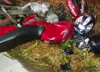Moto que se envolveu em acidente no Polo Empresarial | Foto: PC