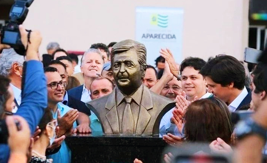 Inauguração de busto em homenagem ao ex-governador Maguito Vilela em Aparecida de Goiânia | Foto: Reprodução