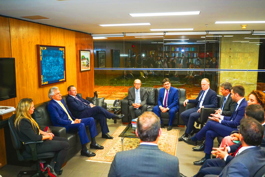 Ainda em Brasília, Caiado e outros governadores se encontraram com os ministros do STF Luís Roberto Barroso e Gilmar Mendes: em pauta as recomposições de arrecadação pedidas pelos estados | Foto: Júnior Guimarães