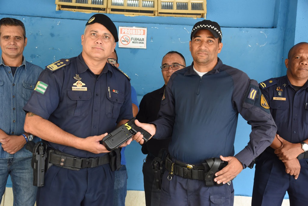 GCM Aparecida passa usar de choque (armamento menos letal) | Foto: Jhonney Macena