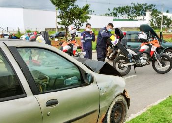 Jovem morre atropelado ao parar para checar motor do carro em Aparecida de Goiânia | Foto: Folha Z