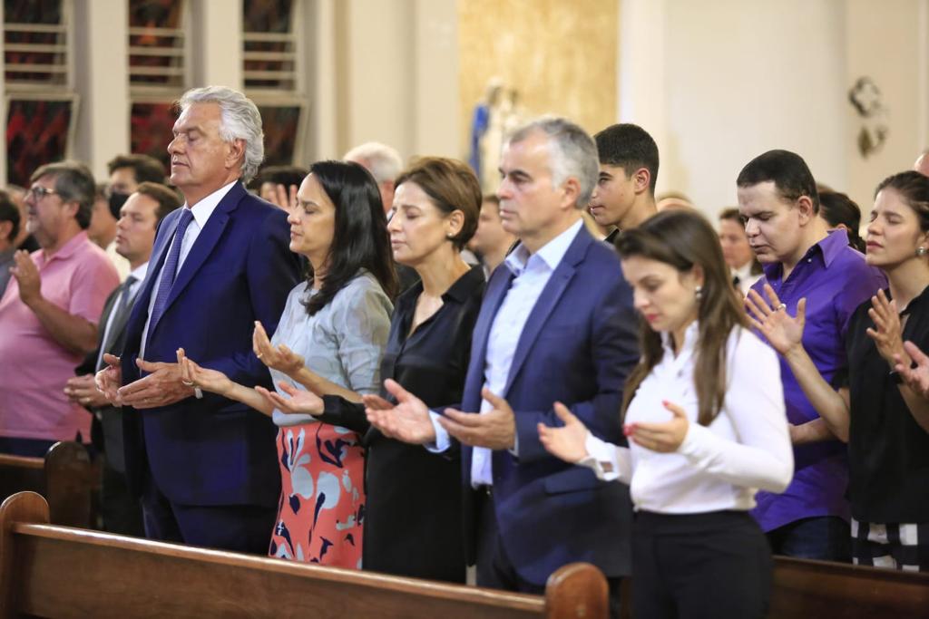 Familiares de Dona Iris e Caiado participam da homilia pregada pelo padre Abdon Guimarães | Foto: André Saddi