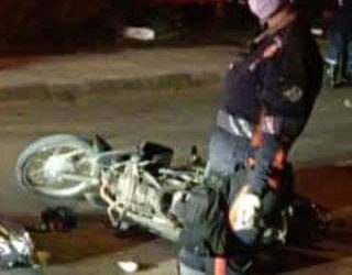 A PM relatou que a moto ficou totalmente destruída com a colisão | Foto: reprodução