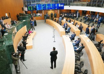 Sessão extraordinária híbrida na Assembleia Legislativa de Goiás | Foto: Carlos Costa / Alego