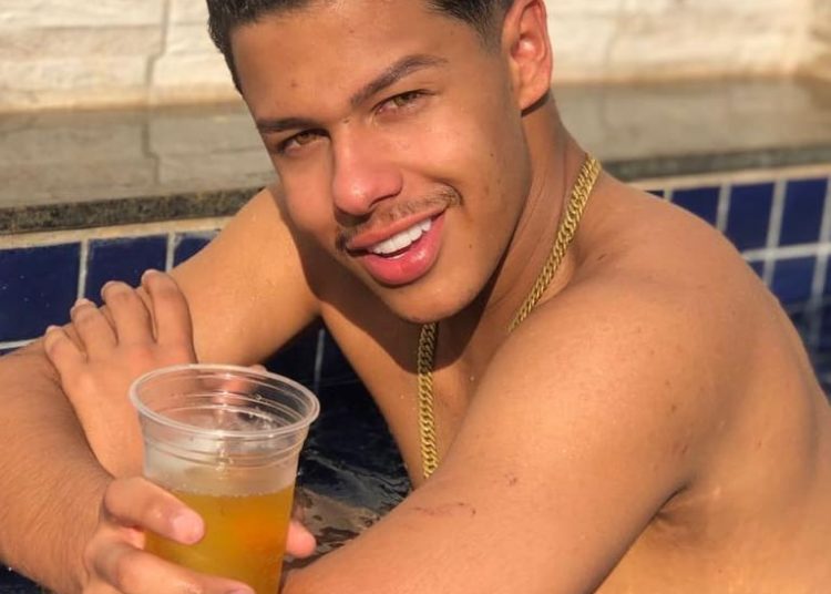 Ramon tinha 20 anos, era modelo e influenciador digital | Foto: divulgação/Instagram